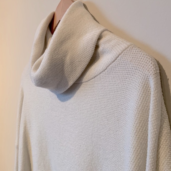 TWENTY5A | white turtleneck sweater - Picture 2 of 6